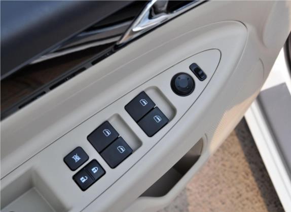 东风风神S30 2013款 1.6L 手动尊贵型 车厢座椅   门窗控制