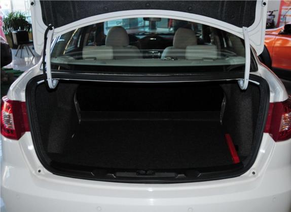 东风风神S30 2013款 1.5L 自动尊雅型 车厢座椅   后备厢