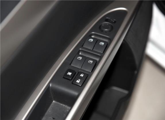 东风风神S30 2014款 1.5L 手动智驱感恩版 车厢座椅   门窗控制
