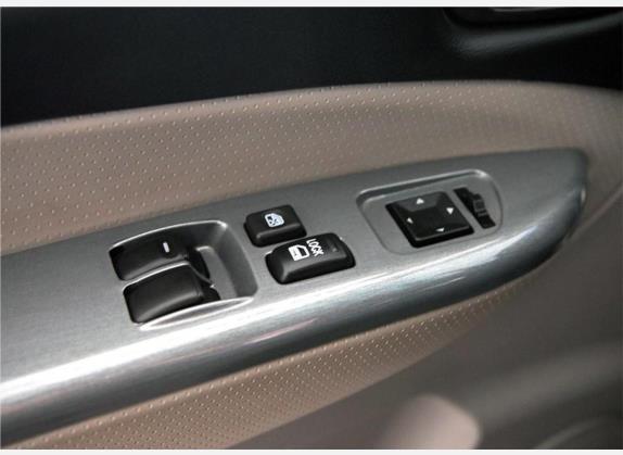 菱智 2007款 2.4L 手动9座优越版 车厢座椅   门窗控制
