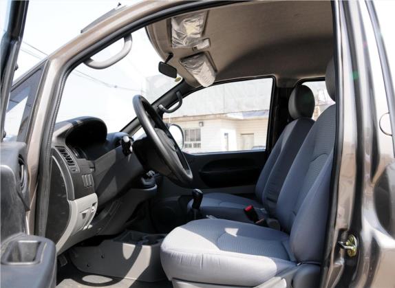 菱智 2010款 2.0L CMV 4G63 车厢座椅   前排空间