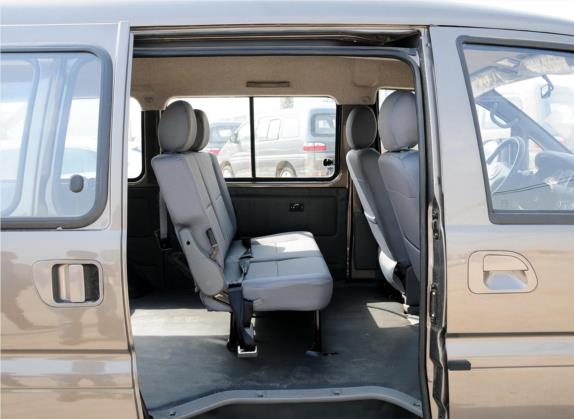 菱智 2010款 2.0L CMV 4G63 车厢座椅   后排空间