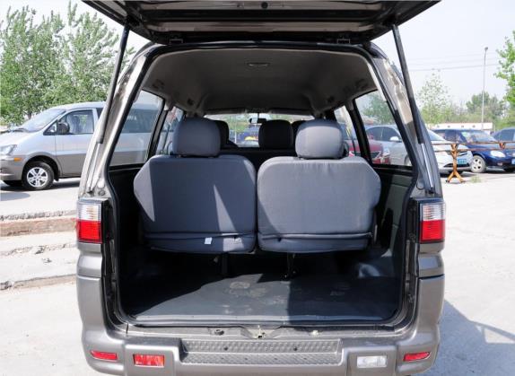 菱智 2010款 2.0L CMV 4G63 车厢座椅   后备厢