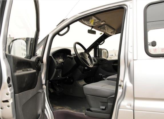 菱智 2010款 Q7 2.0L 7座创业版 车厢座椅   前排空间