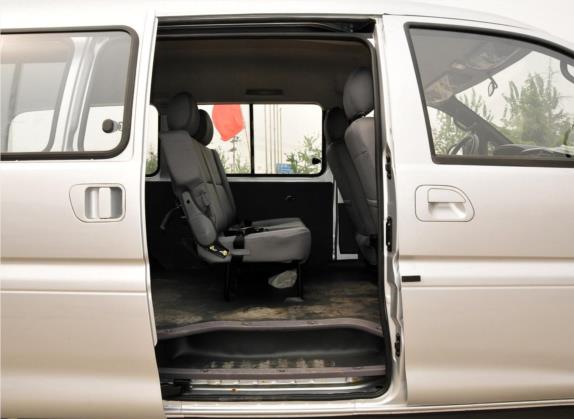 菱智 2010款 Q7 2.0L 7座创业版 车厢座椅   后排空间