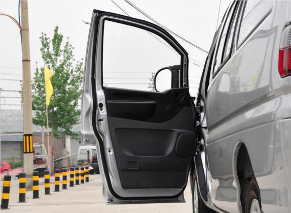 菱智 2010款 Q7 2.0L 7座创业版 车厢座椅   前门板