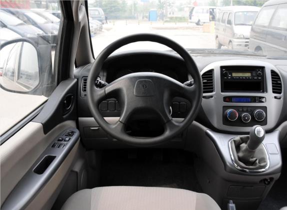 菱智 2011款 Q3 2.0L 7座长轴标准版 中控类   驾驶位