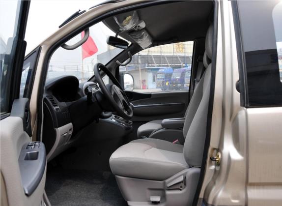 菱智 2011款 Q3 2.0L 7座长轴标准版 车厢座椅   前排空间