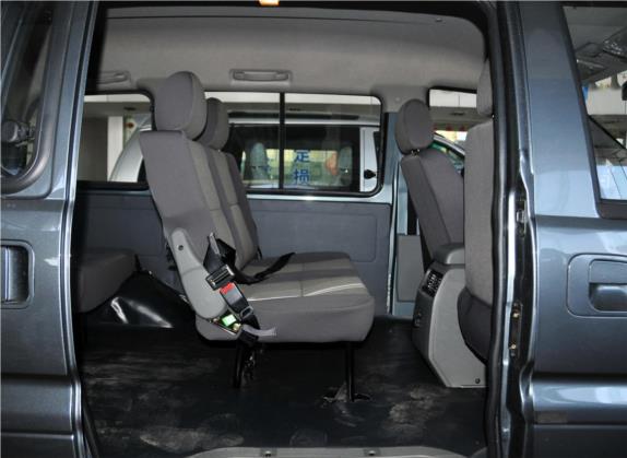 菱智 2012款 商用版 1.6L 标准型 车厢座椅   后排空间