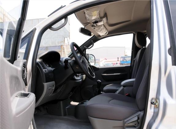 菱智 2012款 乘用版 1.6L 豪华型 车厢座椅   前排空间