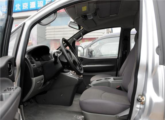 菱智 2012款 M5 Q3 2.0L 短轴标准版 车厢座椅   前排空间