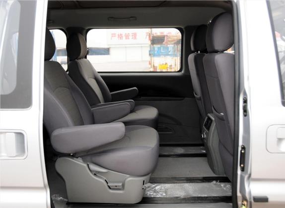 菱智 2012款 M5 Q3 2.0L 短轴标准版 车厢座椅   后排空间