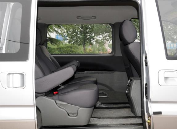 菱智 2012款 M5 Q3 2.0L 7座长轴标准版 车厢座椅   后排空间