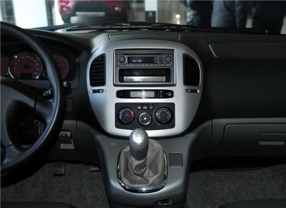 菱智 2013款 M5 Q3 2.0L 7座短轴豪华型 中控类   中控台
