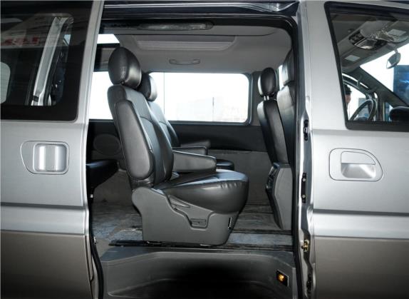 菱智 2013款 M5 Q3 2.0L 7座短轴豪华型 车厢座椅   后排空间