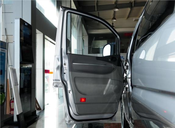 菱智 2013款 M5 Q3 2.0L 7座短轴豪华型 车厢座椅   前门板