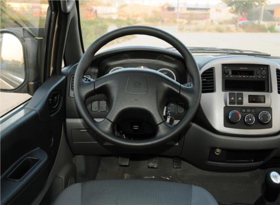 菱智 2013款 M5 Q3 2.0L 7座长轴舒适型 中控类   驾驶位