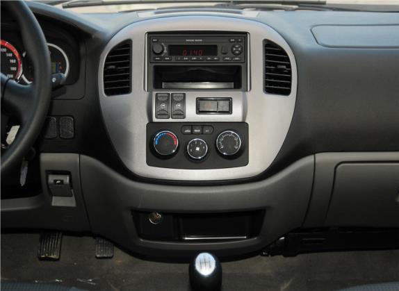 菱智 2013款 M5 Q3 2.0L 7座长轴舒适型 中控类   中控台