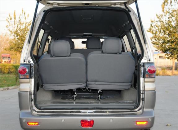 菱智 2013款 M5 Q3 2.0L 7座长轴舒适型 车厢座椅   后备厢