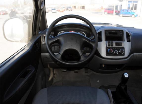 菱智 2013款 M5 Q7 2.0L 7座长轴舒适型 中控类   驾驶位