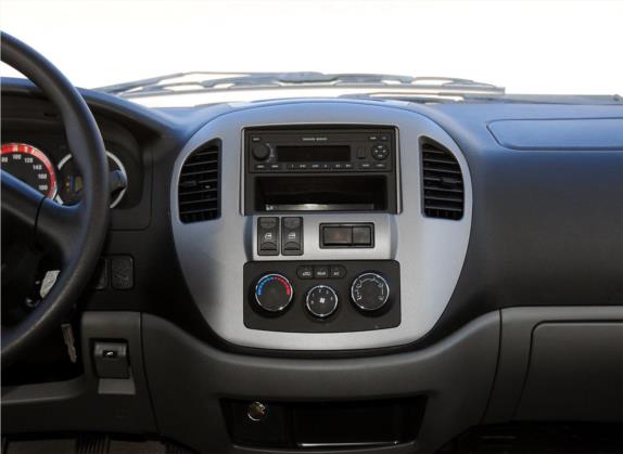 菱智 2013款 M5 Q7 2.0L 7座长轴舒适型 中控类   中控台