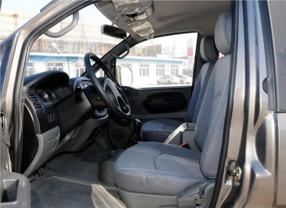 菱智 2013款 M5 Q7 2.0L 7座长轴舒适型 车厢座椅   前排空间