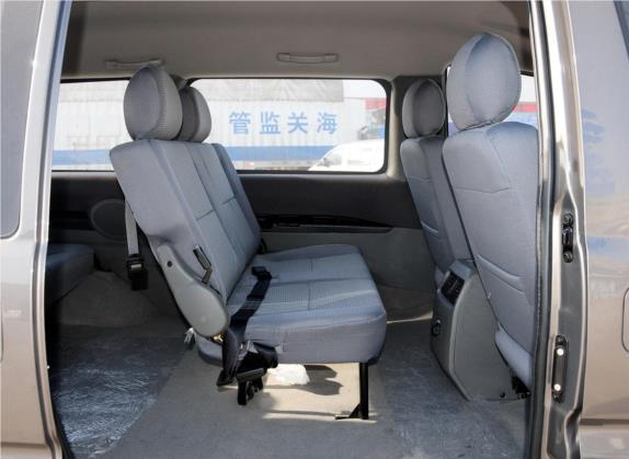 菱智 2013款 M5 Q7 2.0L 7座长轴舒适型 车厢座椅   后排空间