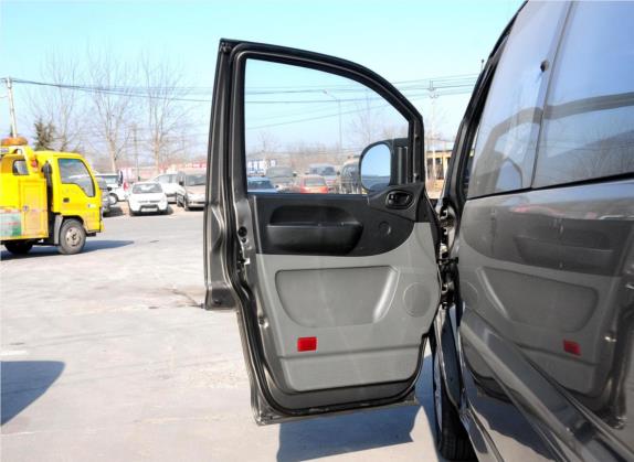 菱智 2013款 M5 Q7 2.0L 7座长轴舒适型 车厢座椅   前门板
