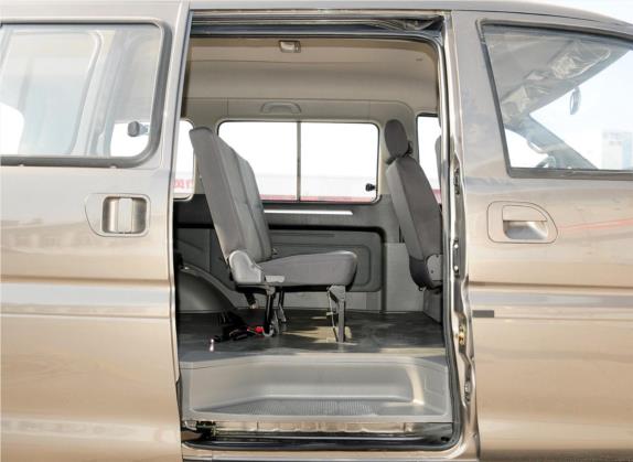 菱智 2013款 M3 1.6L 7座标准型 车厢座椅   后排空间