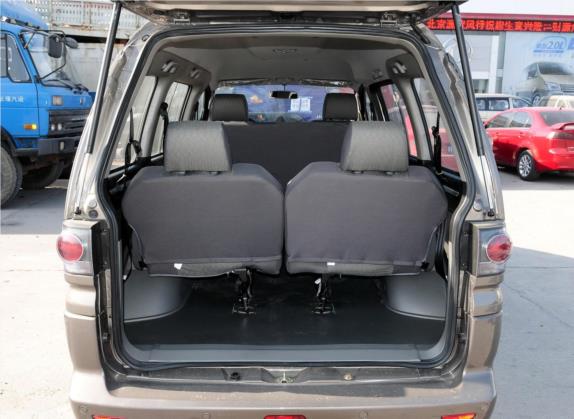 菱智 2013款 M3 1.6L 7座标准型 车厢座椅   后备厢