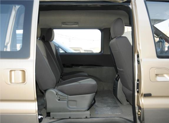菱智 2013款 M3 1.6L 7座舒适型 车厢座椅   后排空间