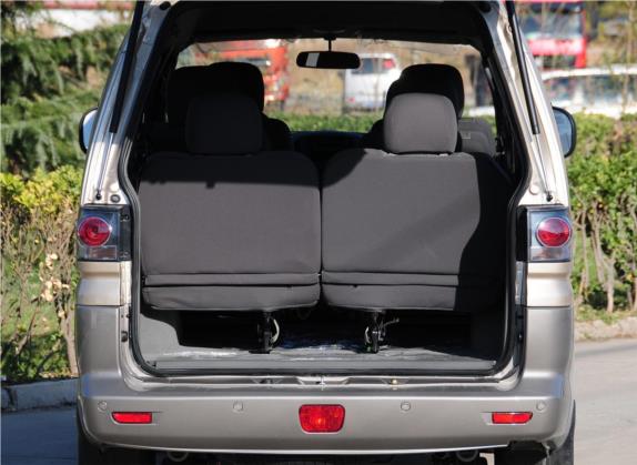 菱智 2013款 M3 1.6L 7座舒适型 车厢座椅   后备厢
