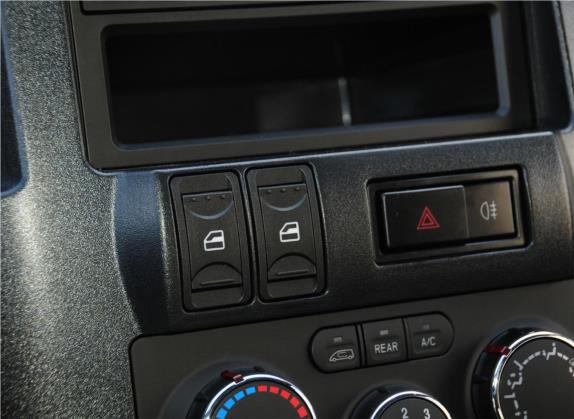 菱智 2013款 M3 1.6L 7座舒适型 车厢座椅   门窗控制