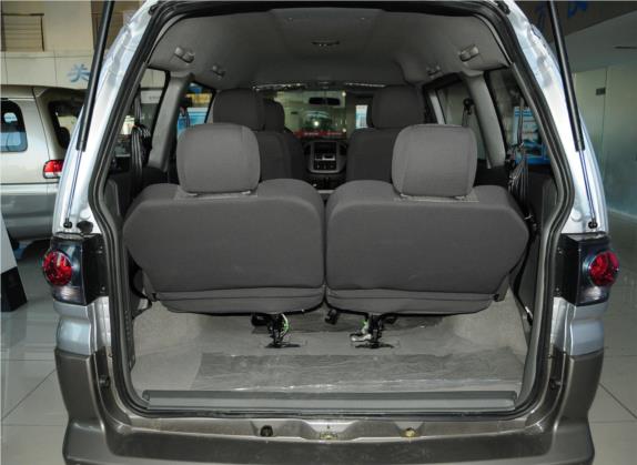 菱智 2013款 M3 1.6L 7座豪华型 车厢座椅   后备厢