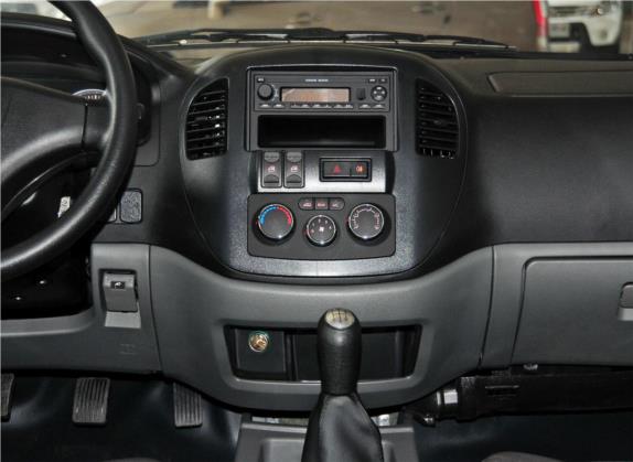 菱智 2013款 V3 1.5L 7座标准型II 中控类   中控台