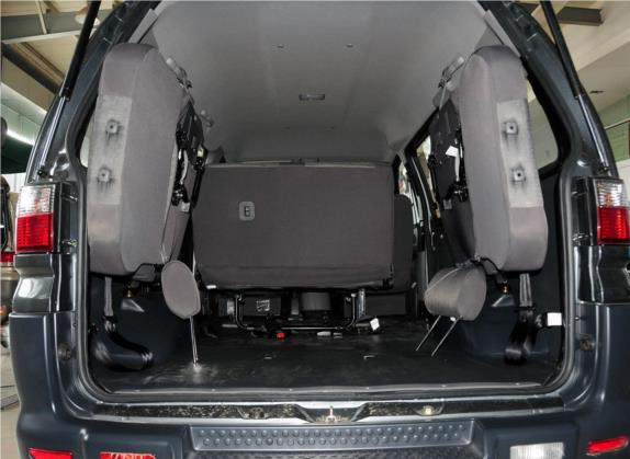 菱智 2013款 V3 1.5L 7座标准型II 车厢座椅   后备厢