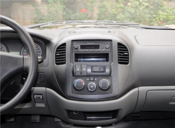 菱智 2013款 V3 1.5L 7座舒适型 中控类   中控台
