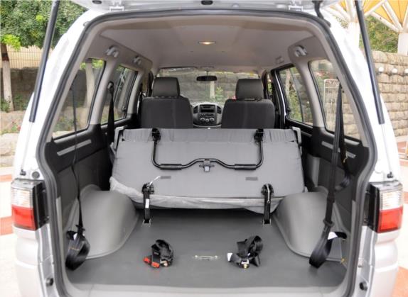 菱智 2013款 V3 1.5L 7座舒适型 车厢座椅   后备厢