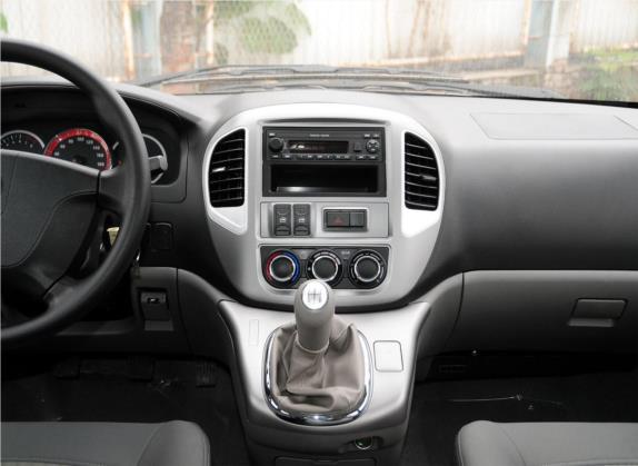 菱智 2014款 M5 Q3 2.0L 7座长轴舒适型 中控类   中控台