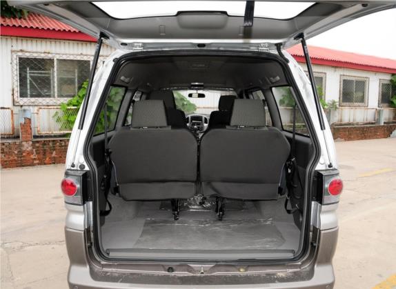 菱智 2014款 M5 Q3 2.0L 7座长轴舒适型 车厢座椅   后备厢