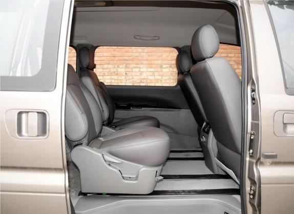 菱智 2014款 M5 Q3 2.0L 7座长轴豪华型 车厢座椅   后排空间