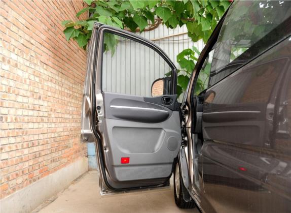 菱智 2014款 M5 Q3 2.0L 7座长轴豪华型 车厢座椅   前门板