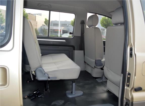 菱智 2015款 M3 1.6L 7座标准型 车厢座椅   后排空间