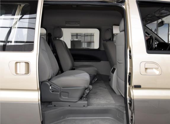菱智 2015款 M3 1.6L 7座舒适型 车厢座椅   后排空间