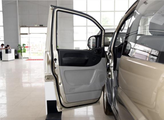 菱智 2015款 M3 1.6L 7座舒适型 车厢座椅   前门板