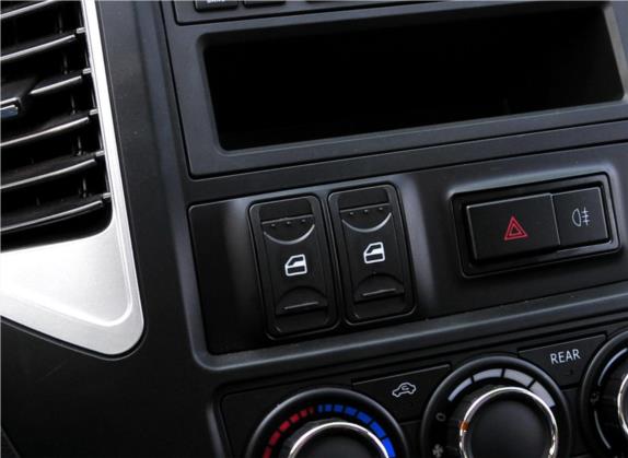 菱智 2015款 V3 1.5L 5座特惠型 车厢座椅   门窗控制