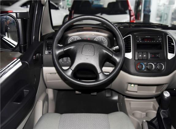 菱智 2015款 V3 1.5L 7座标准型 中控类   驾驶位
