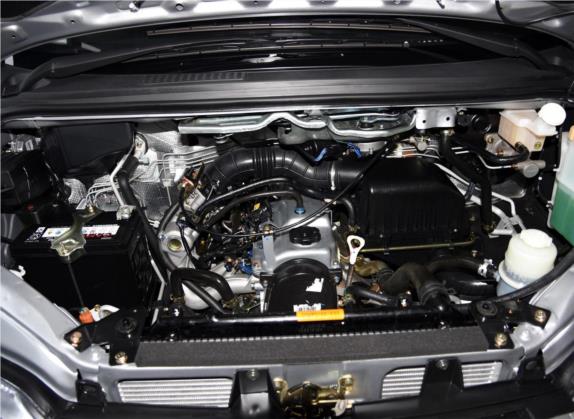 菱智 2015款 V3 1.5L 7座标准型 其他细节类   发动机舱