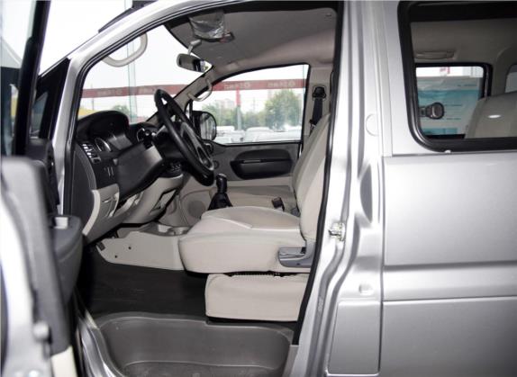 菱智 2015款 V3 1.5L 7座标准型 车厢座椅   前排空间