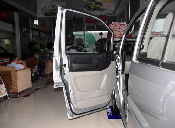 菱智 2015款 V3 1.5L 7座标准型 车厢座椅   前门板